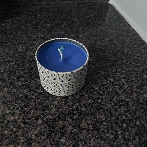 Dee’s “ Blue sea . “